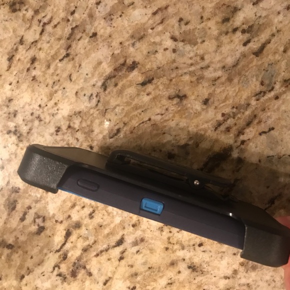 Otter box super protective case (iPhone 7/8) - Picture 3 of 4